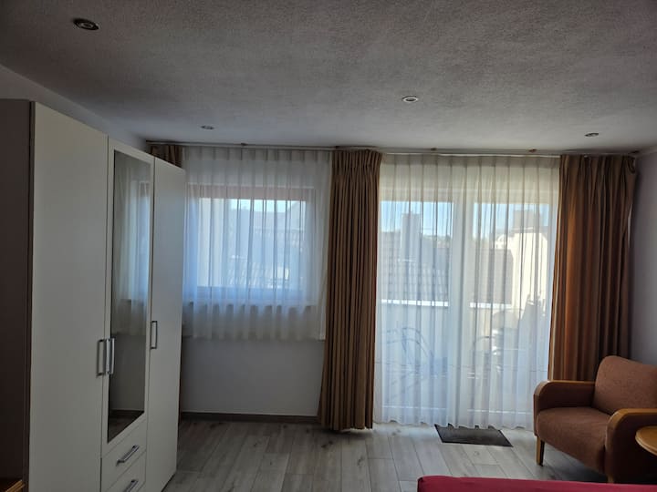 2 Zimmerwohnung 70 M² Küche Bad Balkon - Sindelfingen