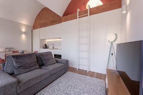 Top Airbnb: Modern Flat with balcony on Rua das Flores - 5th in Porto