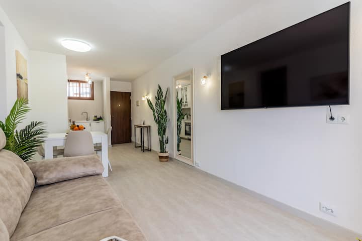 Bright Seaside Apartment In Los Cristianos-achacay - Playa de las Américas