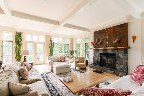 Spacious Laurentian Retreat: Xmas/NY available!