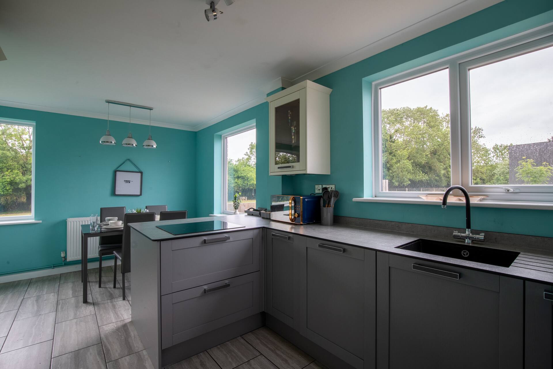 Group Getaway | Gated Parking | A6 Rushden–Bedford