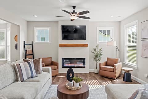 Stylish 4BR w/ Huge Fenced Yard in Greer
