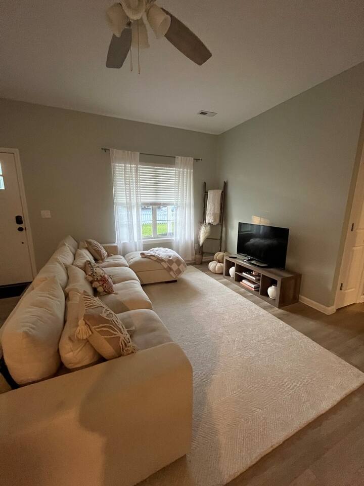Old Village Cozy Stay & Stroll - Mount Pleasant, SC