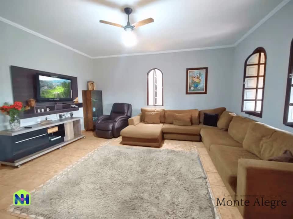 Sala de estar com sofá em L