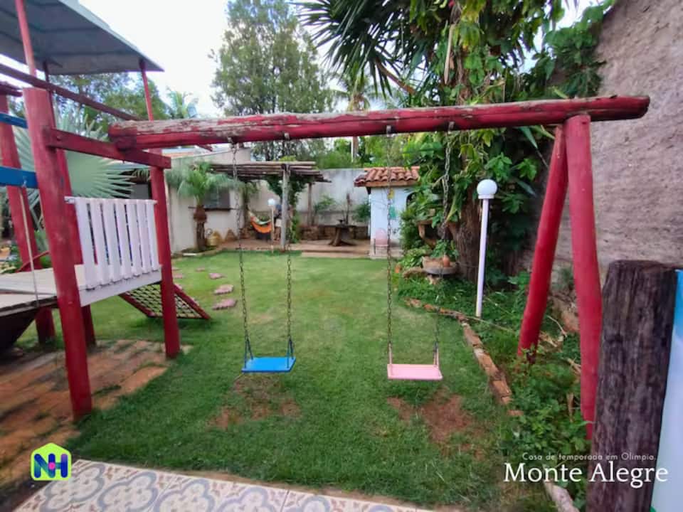 Balanços no gramado
