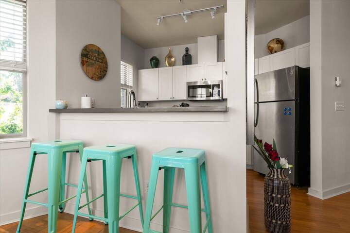 Chic 2BR • King Beds • Huge Patio • 95 Walk Score! gallery image 4