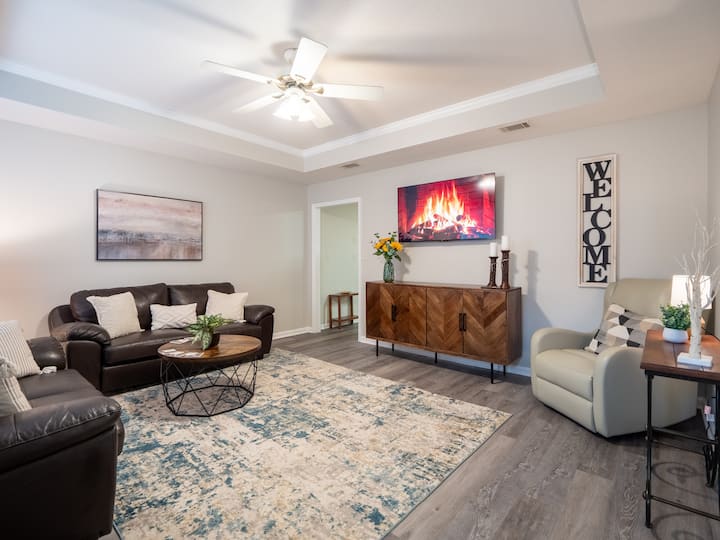 Upscale Game Room, Movie Theater, Arcade, Fire Pit - Valdosta, GA