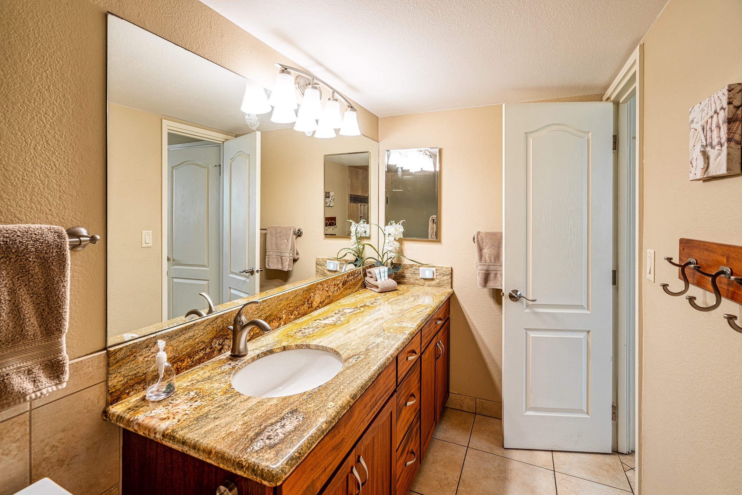 Condo in Kihei · ★4.75 · 2 bedrooms · 3 beds · 2 private baths - Image 18