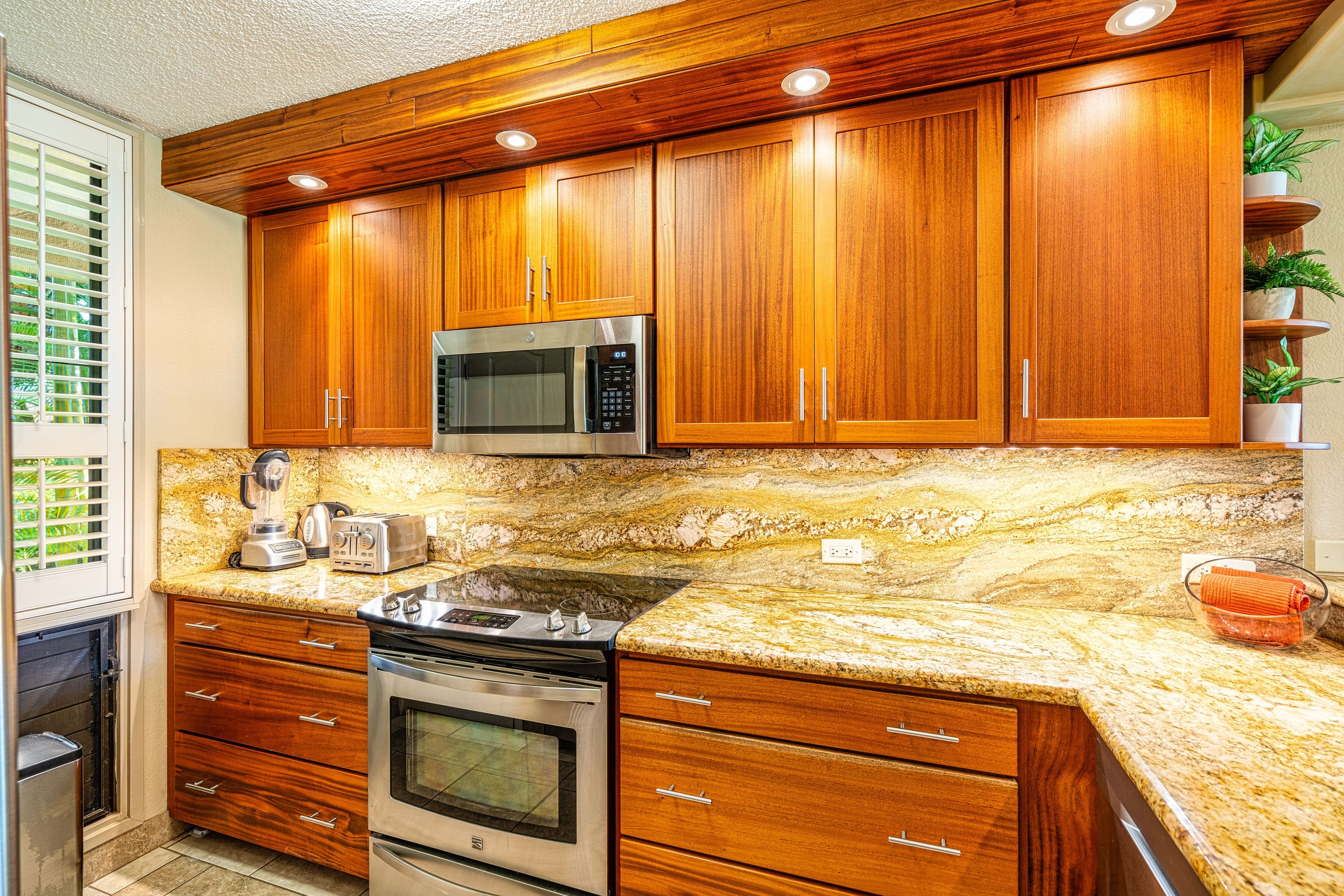 Condo in Kihei · ★4.75 · 2 bedrooms · 3 beds · 2 private baths - Image 5