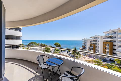 Hill Side Suite 2 + Parking by PS