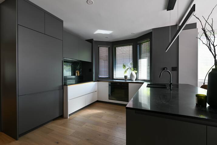 Gorgeous semi-detached house gallery image 4