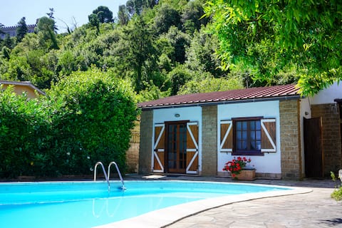 Cozy Villa with Pool & Lake Castle View