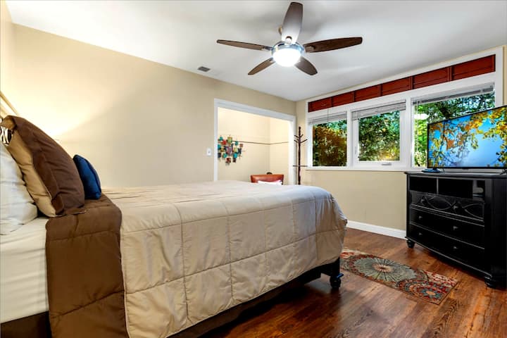 3rd Bedroom - Spacious with a comfy queen bed,  forest views, flat screen Tv w/Cable and a sweet reading nook.