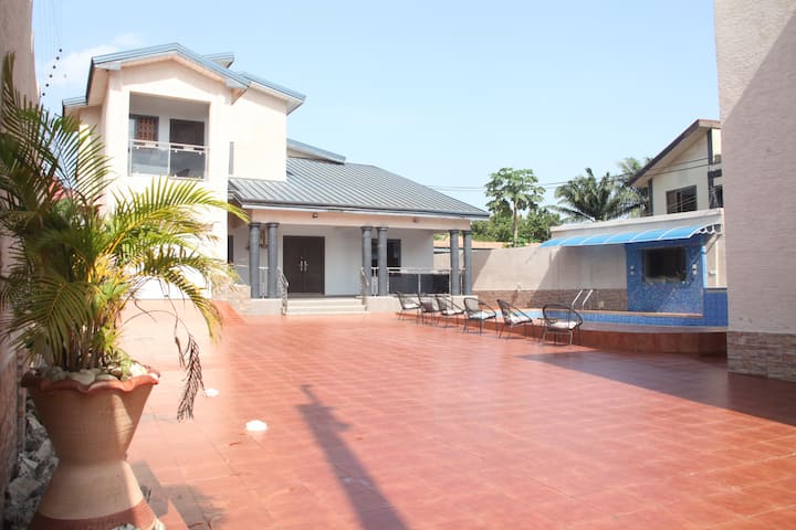Luxury 5BR Mansion with Private Pool - Villas for Rent in Taifa ...