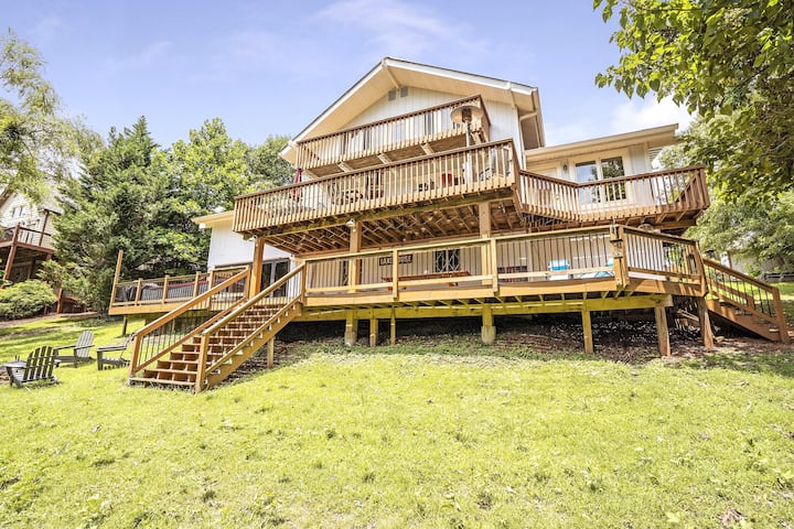Lake Lanier - Lakefront Retreat - Buford, GA