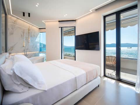 Keslin Apartments Seaview Deluxe Room with Bathtub