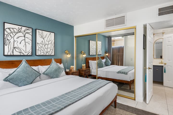 Atomic Orange Oasis @ Ocotillo Lodge - Pool, Gym! - Apartments for
