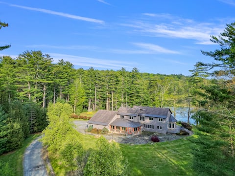 Peaceful Lakefront w/ Kayaks