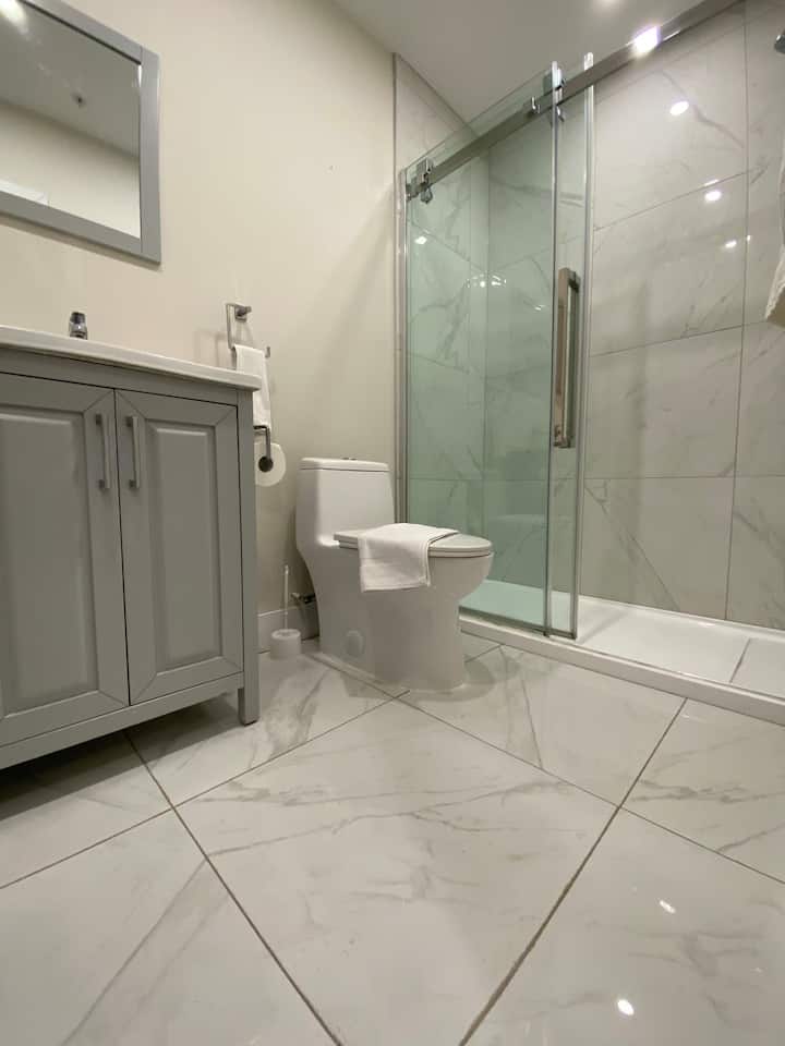 Cozy satys near Metro Montreal central location 405 - 3