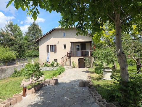 L'Éterlou 4/6 people with swimming pool, close to lake