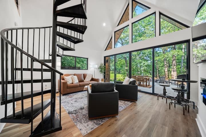 Luxury A-frame | Hot Tub • Kayaks • Fire Pit - Hot Springs, AR