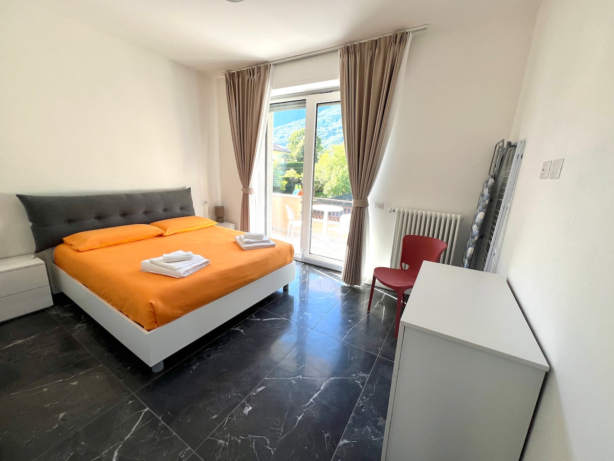 Roshani yenye mwonekano wa mlima