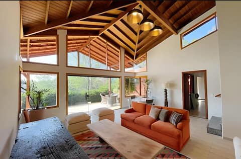 Top performing Airbnb: Spacious and comfortable home in Cotia