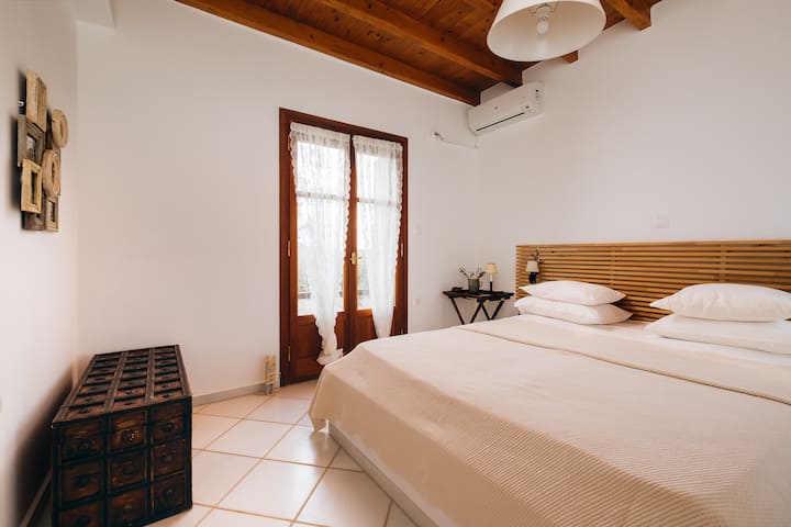 Главната спална соба на приземјето