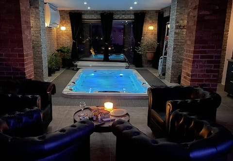 Romantic loft with private indoor Jacuzzi