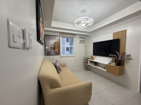 Modern 1BR Condo (Self Check-in)
