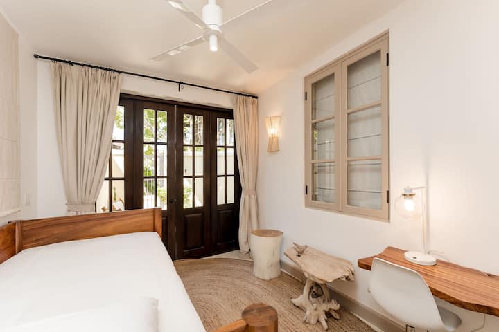Private Plunge Pool near Beach Club, Deluxe Flat