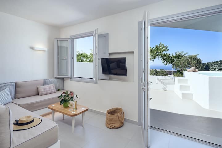 Romantic Junior Suite! Private Outdoor Hot Tub! - 聖托里尼