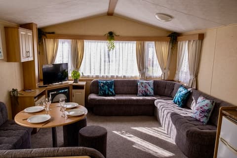 Successful Airbnb property: Static Seaside Holiday Home in Ormesby St. Margaret With Scratby