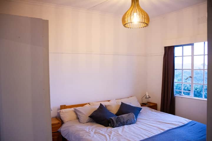 La cama viene con sábanas calefaccionadas y una vista increíble