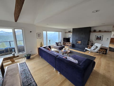 Popular Airbnb listing: Boulder Foothills Aerie in Boulder County