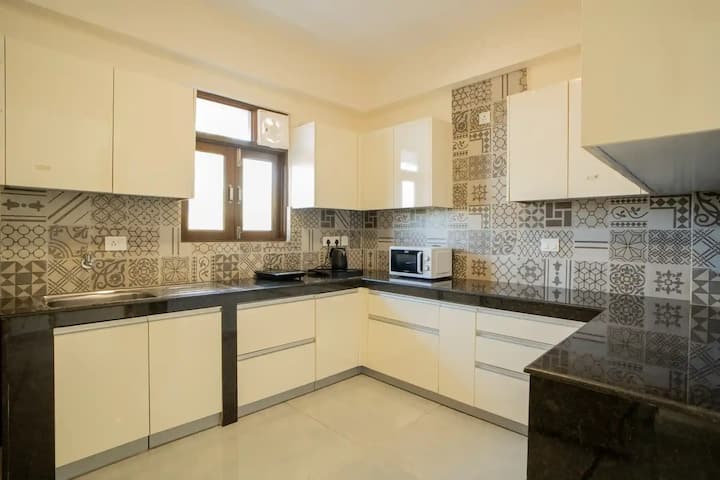 Full kitchen image 1