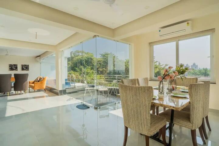 Dining area image 1