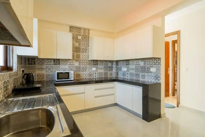 Full kitchen image 2