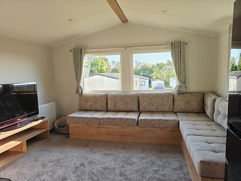 Successful Airbnb property: Good Times Bay Caravan in Calbourne, Newtown And Porchfield