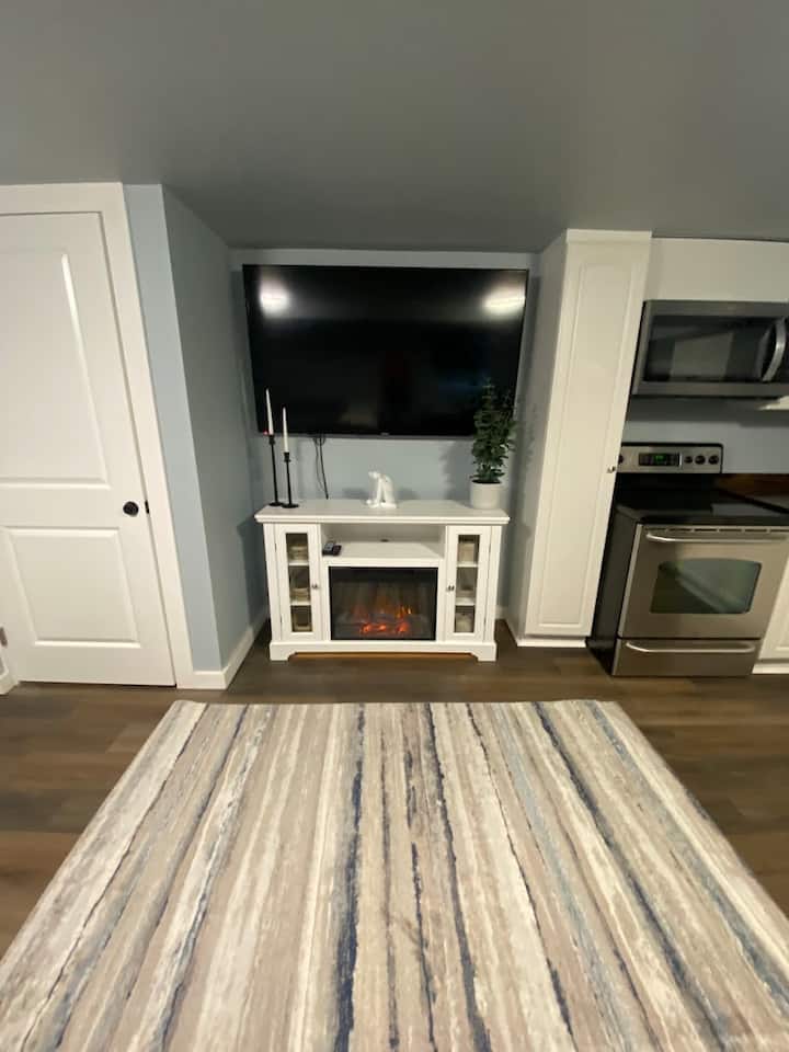 Modern Studio, Kitchen Included - Burien, WA