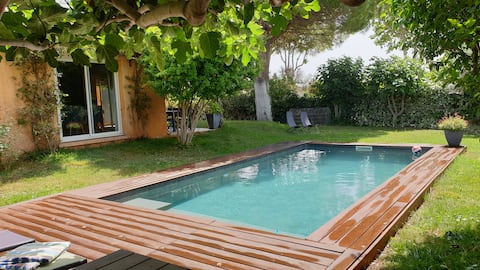 Large villa with pool close to the sea