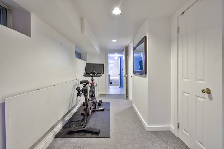 West Annex 3BR | Open for Long Term | A/C Parking gallery image 5