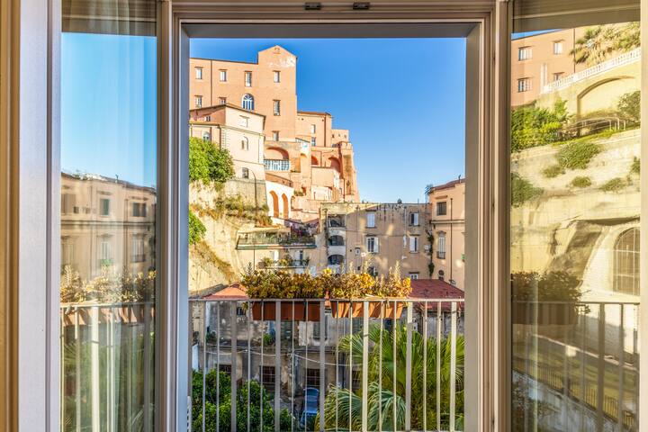 [Chiaia Central]Spacious, bright, close to the sea gallery image 5