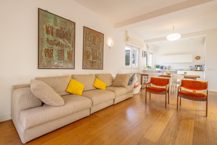 [Chiaia Central]Spacious, bright, close to the sea
