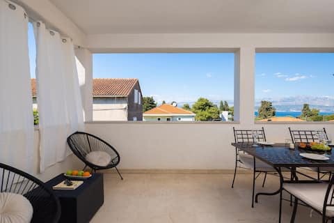Apartment with sea view