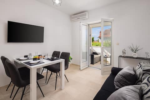 Apartment with sea view