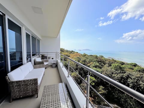 Beachfront Apartment Panama