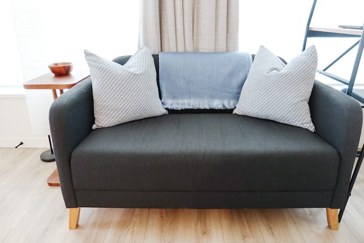 Bright North Shore Studio - North Vancouver
