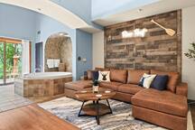 Cozy Condo | Game Rm | Pools | Mins to Water Parks