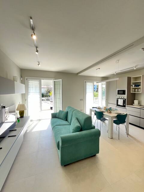 Annuncio Airbnb popolare: 2bdr 30m from the Sea + Terrace + Private Parking a Pietrasanta
